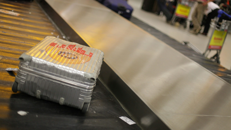 Airport Worker Warns Travelers About Bag Tag Scam