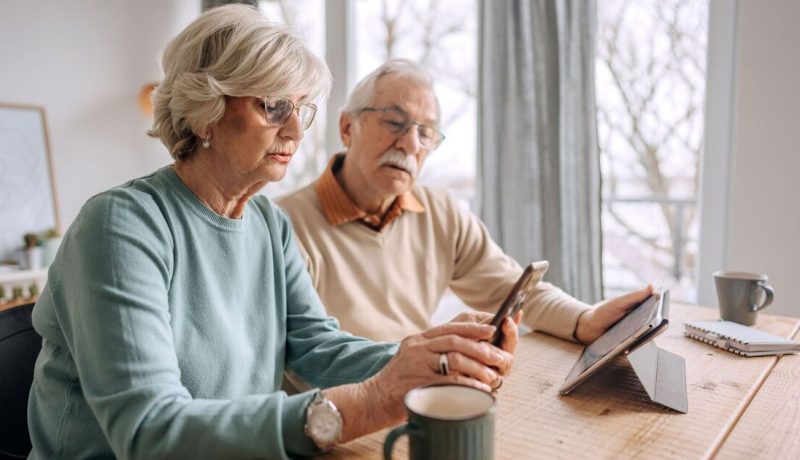 DWP issues warning to millions of benefits claimants with mobile phones | Personal Finance | Finance