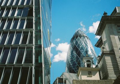 Does finance pay well in London