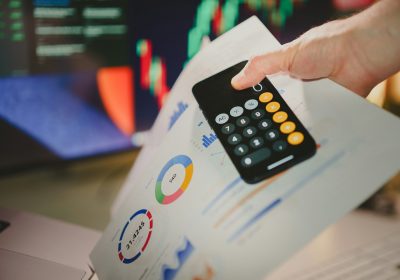 How much does it cost to speak to a financial advisor in the UK