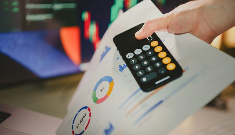 How much does it cost to speak to a financial advisor in the UK